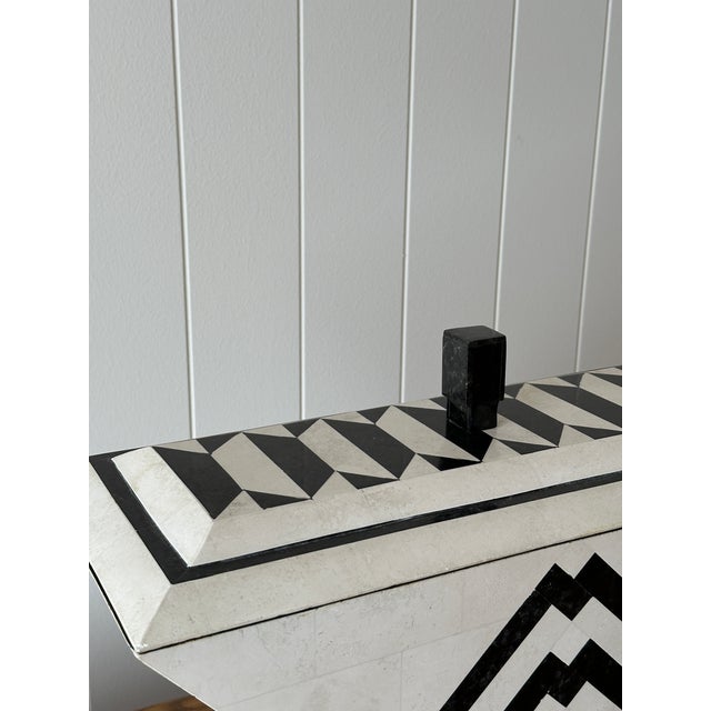 Vintage Maitland-Smith Tessellated Mactan Stone Box With Marble and Brass Inlay For Sale - Image 12 of 18