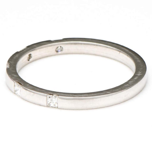 Contemporary 18KW Princess Cut Diamond(.20) Inset Band Ring, size 6.75 For Sale - Image 3 of 5
