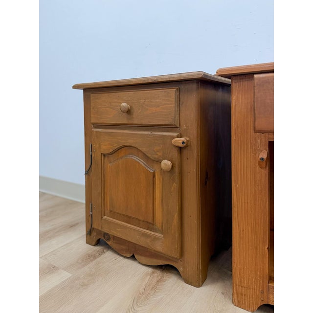 Mid 20th Century Pair of Rustic Pine Nightstands Drawer Arched Cabinet Door Scalloped European For Sale - Image 9 of 17