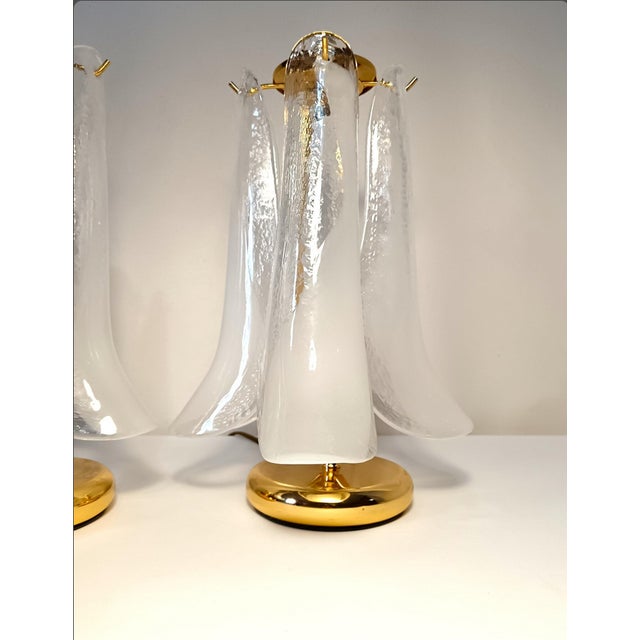 Mid-Century Modern Hollywood Regency Murano Glass and Gilded Brass Table Lamps, 1980s, Set of 2 For Sale - Image 4 of 10