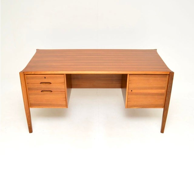 Mid-Century Modern Vintage Executive Desk in Walnut by Wilhelm Renz, 1960 For Sale - Image 3 of 14