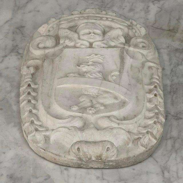 17th Century French Carrara Marble Heraldic Lion Crest With Cherub For Sale - Image 13 of 16