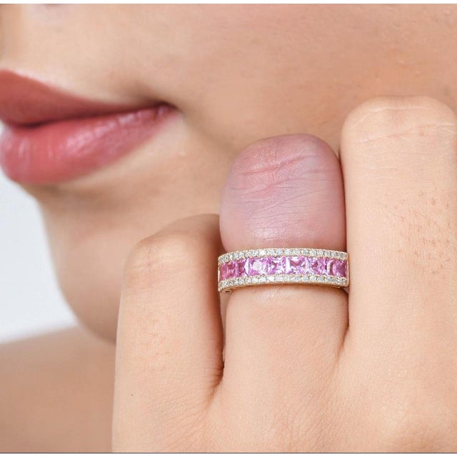 Contemporary Natural 1.60 cts pink sapphire & 0.30 cts diamond ring in 18k gold For Sale - Image 3 of 18
