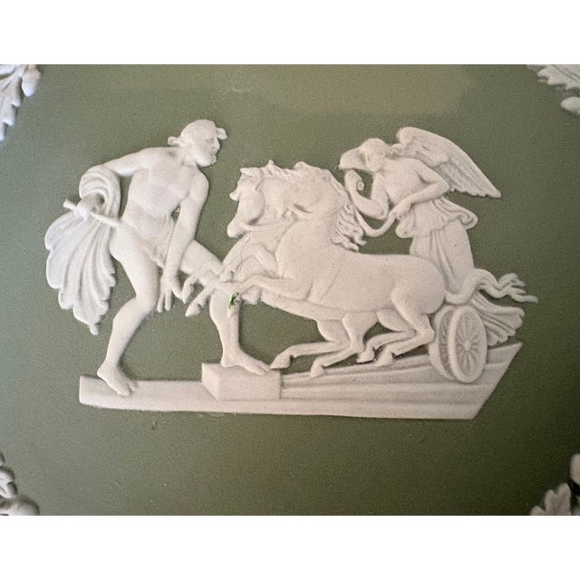 Vintage 1950 English Wedgwood Jasperware Green Neoclassical Relief Lidded Trinket Box For Sale - Image 6 of 10