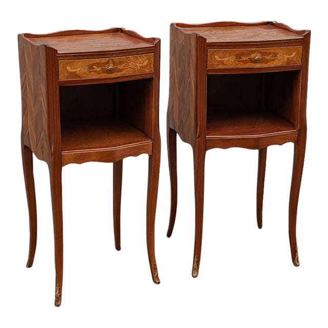 1930s Pair of French Louis XV Style Rosewood Side Tables Nightstands For Sale