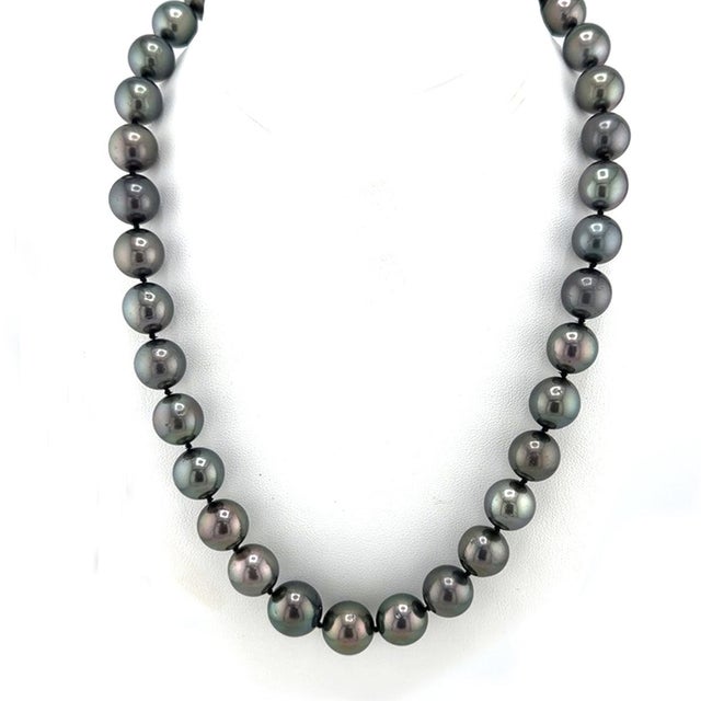 19" Tahitian Pearl Necklace with 35 tahitian pearls 11mm to 13mm. 107.8g