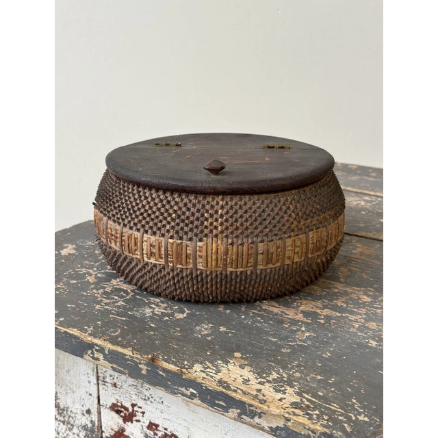 Antique Folk Art Ash + Crate Basket Mi'kmaq / Passamaquoddy Made Sewing Box, Circa Early 20th Century For Sale In New York - Image 6 of 16