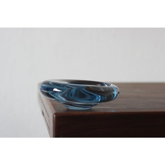 A stunning glass bowl designed by Per Lütken for the legendary Danish glassworks Holmegaard. Made of clear glass in a cool...