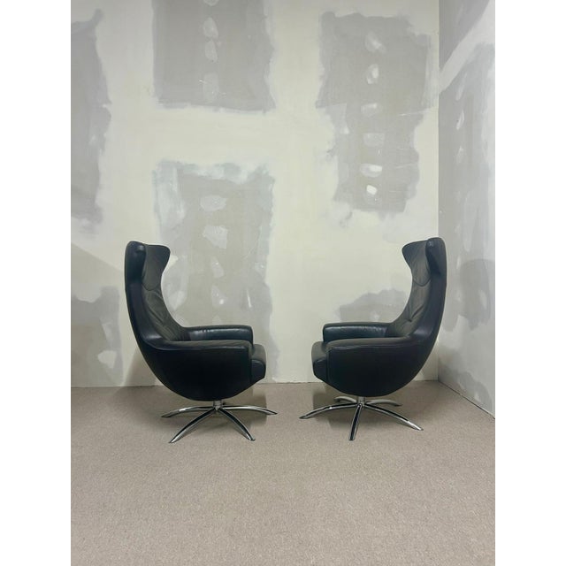 Armchair, swivel model, Hellefence, Baloo. Elegant Hjellegjerde leather armchairs. These design classics offer ultimate...