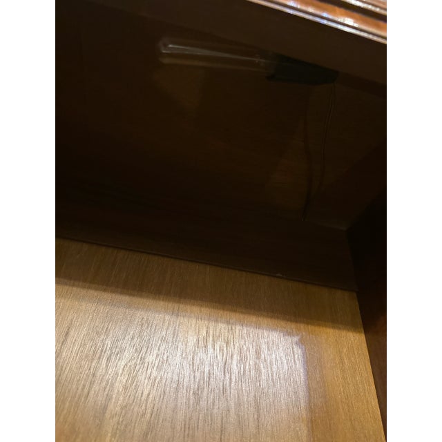 Mid-1900s Georgian-Style Mahogany Breakfront China Cabinet For Sale - Image 14 of 14