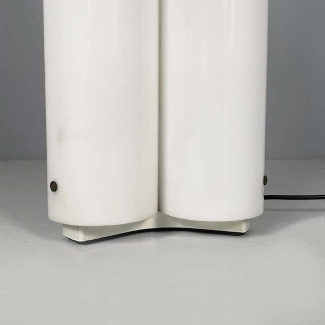 Italian Opaline Acrylic Glass Table Lamp by Vico Magistretti for Artemide, 1970s For Sale - Image 9 of 18