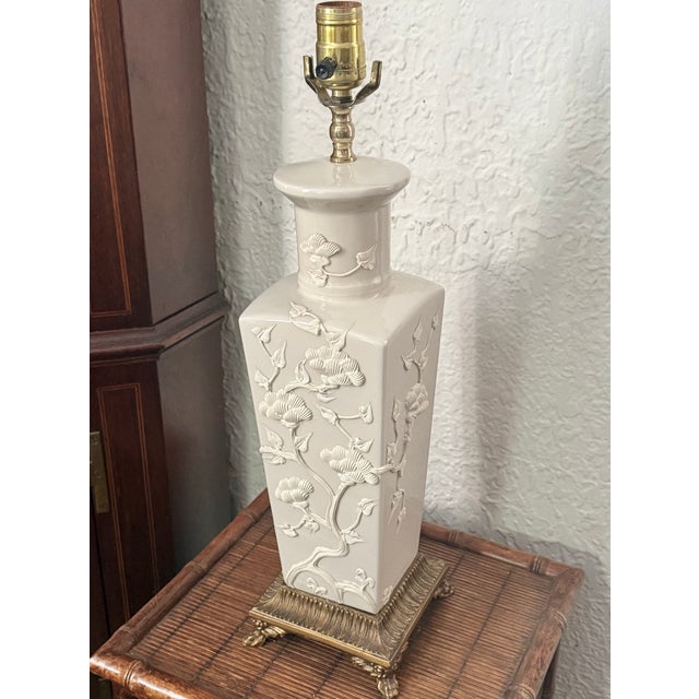 Cream Mid 20th Century Hollywood Regency Blanc De Chine Table Lamp For Sale - Image 8 of 8