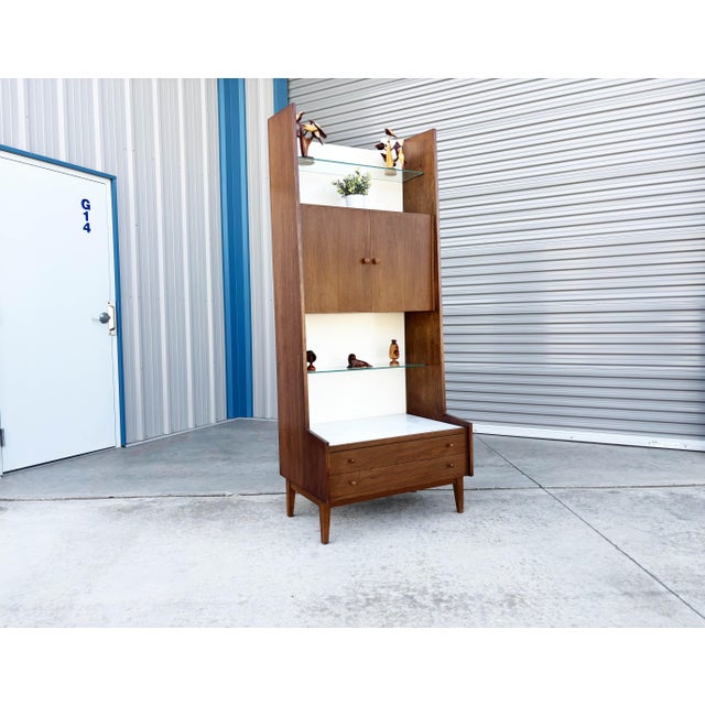 1960s Pair of Mid Century Walnut Bookcase by Kipp Stewart for Glenn of California, Attributed For Sale In Los Angeles - Image 6 of 17