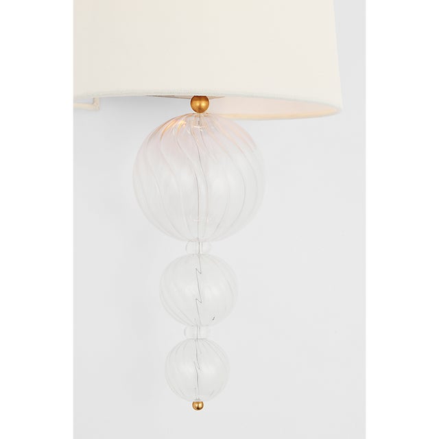 Transitional Julie Neill for Visual Comfort Signature Talia 18" Sconce in Gild and Clear Swirled Glass with Linen Shade For Sale - Image 3 of 7