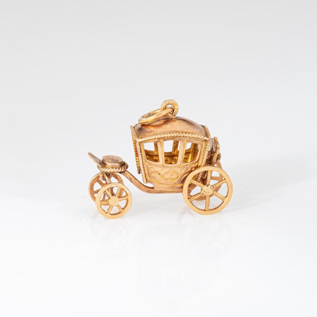 1930s Vintage Portuguese Carriage Charm 19k Yellow Gold Pendant Fine Jewelry For Sale - Image 5 of 7