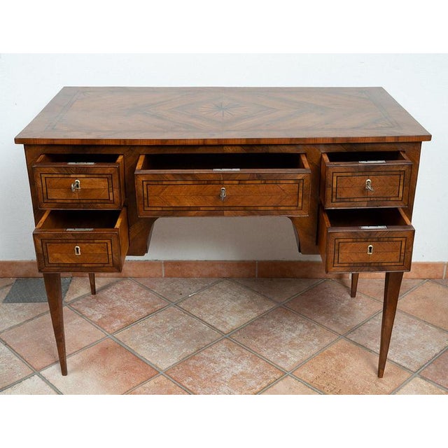 An antique Neapolitan Louis XVI centerpiece desk made of walnut burl, dating from the second half of the 18th century. The...