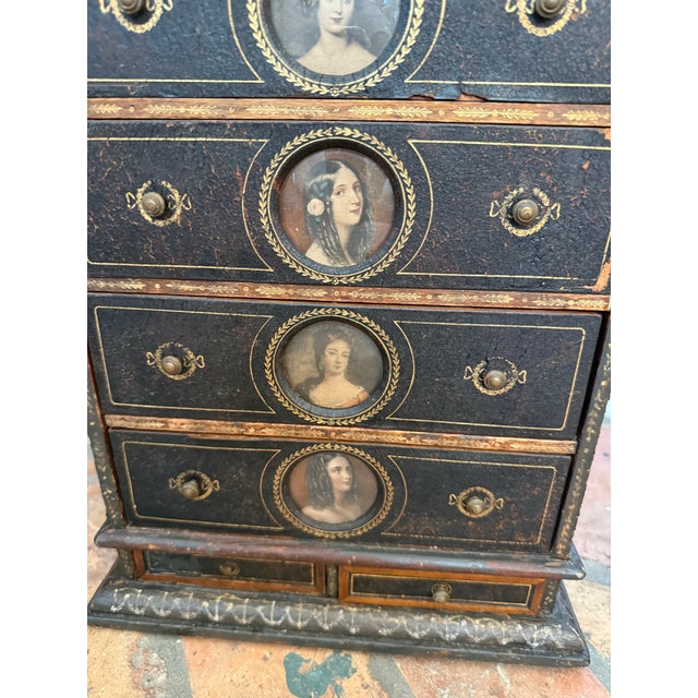 Antique Italian Box With Painted Miniatures Featuring Women's Faces. For Sale - Image 4 of 9