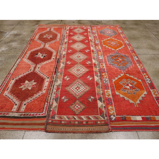 Galerie Shabab Collection Mid-20th Century Turkish Anatolian Room Size Carpet For Sale - Image 4 of 10