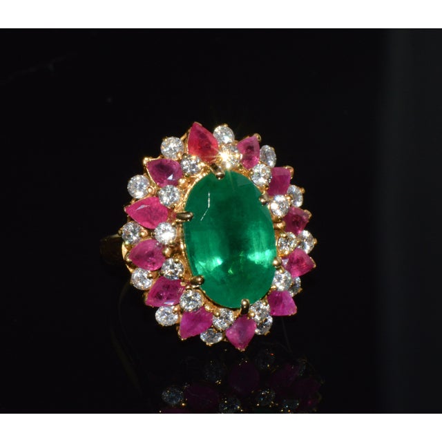 Late 20th Century Late 20th Century Gia Certified 11.39Ct Zambian Emerald, Ruby & Diamond 18k Gold Cocktail Ring, Size 6 For Sale - Image 5 of 13