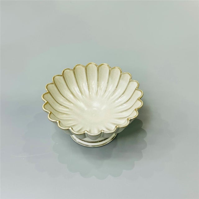 Japanese-Style Chrysanthemum-Petal Ceramic Pedestal Dish - Set of 2 For Sale In Los Angeles - Image 6 of 8