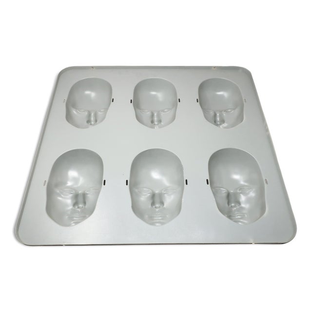 Silver 1980s Molded 3-D Eyeglass Display For Sale - Image 8 of 8