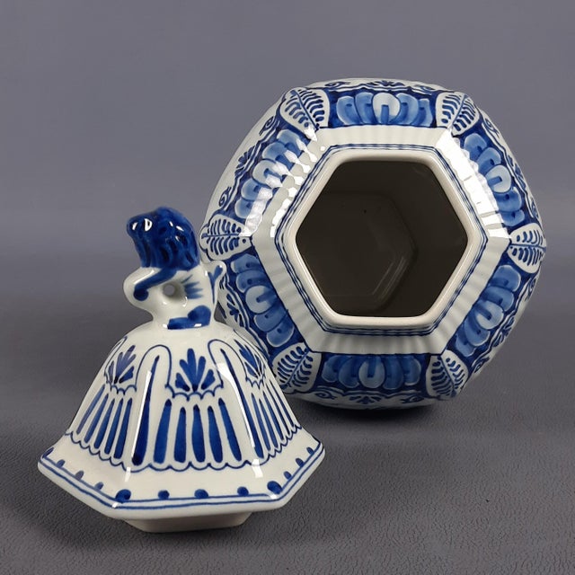 Vintage Porcelain Potiche Vase with Blue Lion Lid from Royal Delft For Sale - Image 5 of 12