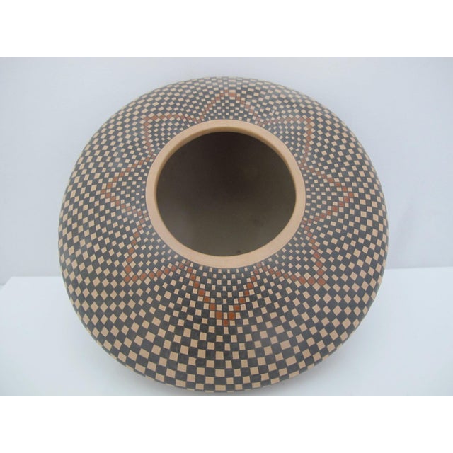 Mata Ortiz Lazaro Ponce Mexico Geometric Checkerboard Pottery Olla Pot Vase For Sale In Portland, OR - Image 6 of 8