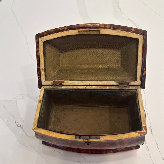 Brown Early 20th Century English Faux Tortoise Shell Tea Caddy For Sale - Image 8 of 11