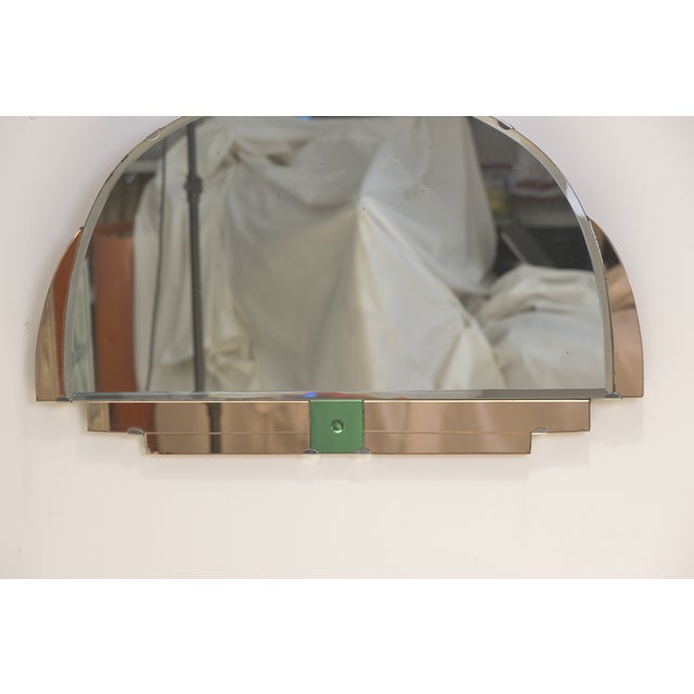 This French mirror displays typical Art Deco features and is both elegant and functional: Form: A clearly structured...
