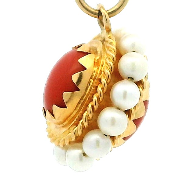1970s Italian Coral and Pearl Pendant in 18k Gold – Torre Del Greco, 1970s For Sale - Image 5 of 12