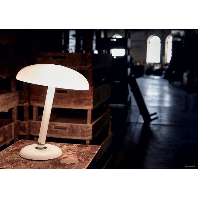 Modern Snodo Carlo Moretti Contemporary Milk White Murano Glass Table Lamp For Sale - Image 3 of 3