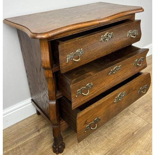 Brown Vintage Chest of Drawers in Oak For Sale - Image 8 of 9