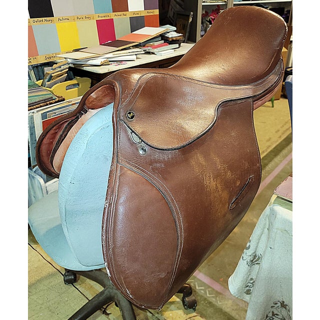 Here's a 1900s vintage English close contact riding saddle by EquiRoyal, sold by State Line Tack. Some use wear as seen,...