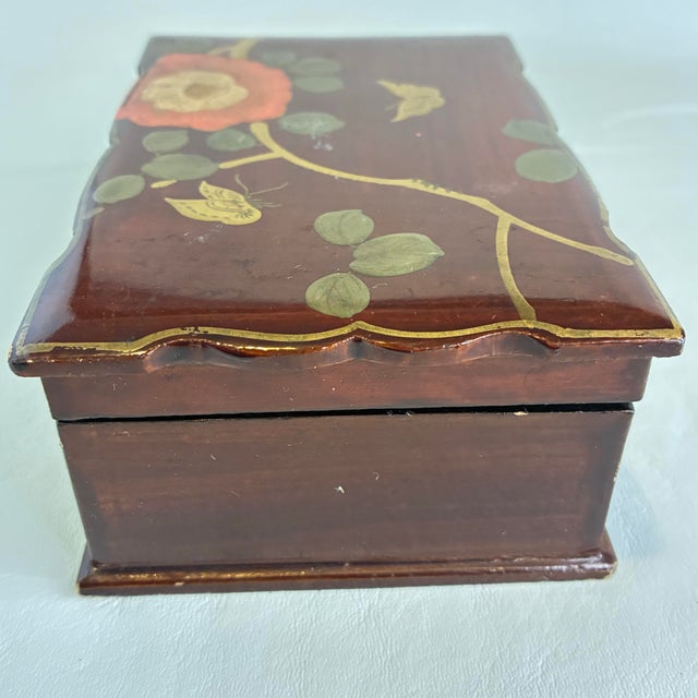 Vintage Japanese Floral Butterfly Lacquerware Trinket Jewelry Box For Sale In Cleveland - Image 6 of 12