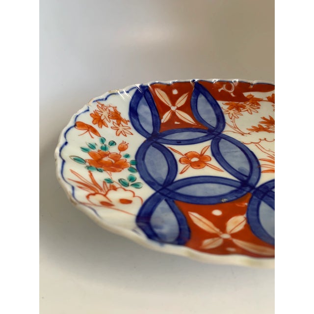 Imari Porcelain Antique Mid 19th Early Meiji Period Japanese Imari Oval Dish Charger Scalloped Rim For Sale - Image 4 of 13