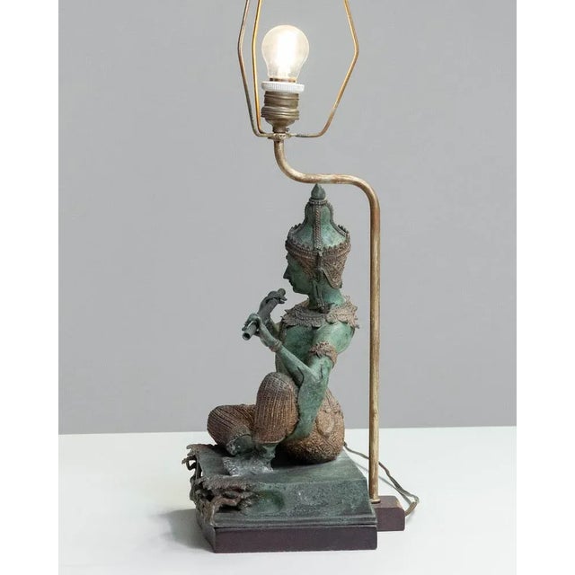1970s Table Lamp with Phra Aphai Mani Figurine in Gilt Bronze, 1970s For Sale - Image 5 of 12