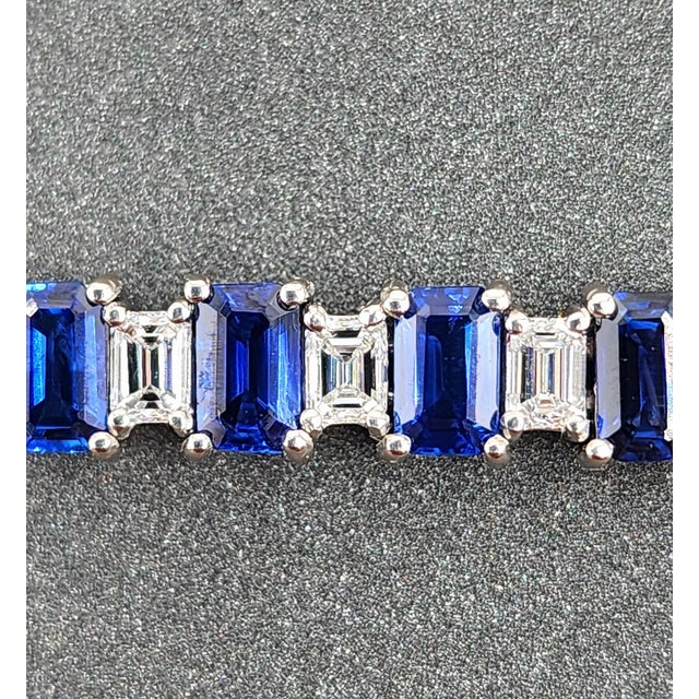 13.73 Ct Natural Emerald-Cut Sapphire & Diamond Tennis Bracelet For Sale - Image 4 of 8
