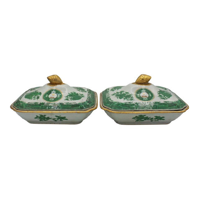 Circa 1800-1830 Pair of Green Fitzhugh Covered Vegetable Dishes For Sale