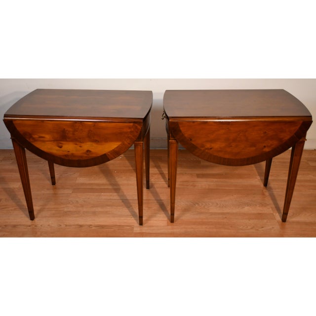 1950s English Hepplewhite Birdseye Maple Banded Walnut Pembroke Drop Leaf Tables For Sale - Image 9 of 18