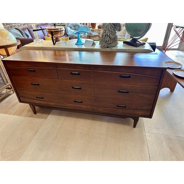 Mid-Century Modern 1960s Walnut 9 Drawer Lowboy Dresser by Hooker Furniture For Sale - Image 3 of 12