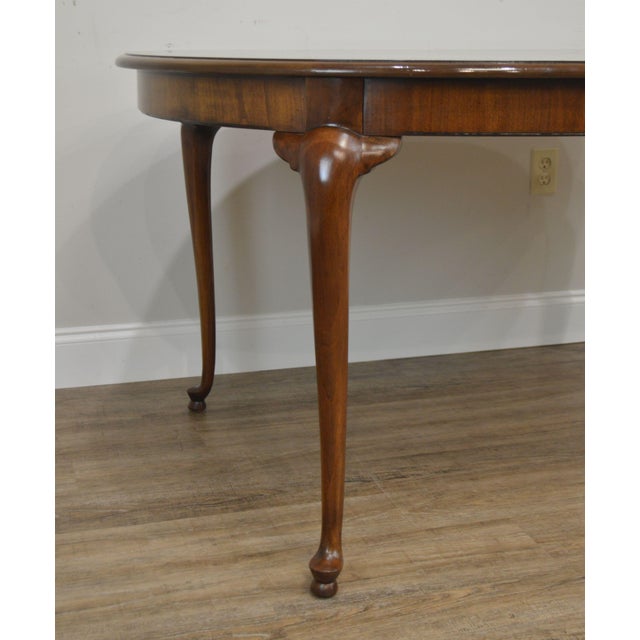 Thomasville Cherry Oval Traditional Queen Anne Dining Table W/ 2 Leaves