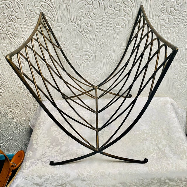 1960s Vintage Mid-Century Modern Mid Century Modern Atomic Gold Metal Magazine Rack For Sale - Image 6 of 8