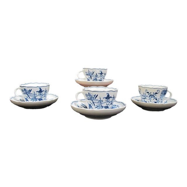 Meissen Blue Onion Porcelain Scallop Rim Coffee Cup & Saucer Set of 4 For Sale