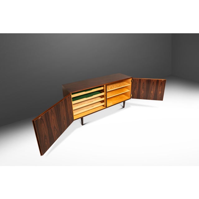 Restored Danish Modern Cabinet / Buffet / Credenza in Rosewood by Carlo Jensen for Hundevad and Co., Denmark, C. 1960s For Sale In Orlando - Image 6 of 18