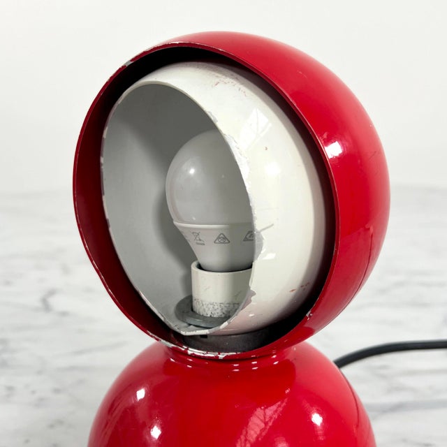 Metal Red Eclisse Table Lamp by Vico Magistretti for Artemide, 1960s For Sale - Image 7 of 10