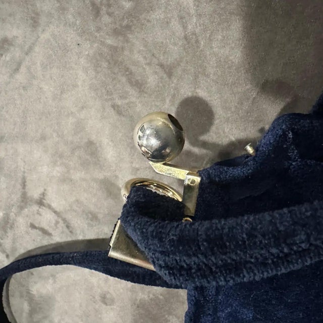 1980s An Amazing 1980s Blue Velvet and Brass Italian Shoulder Bag For Sale - Image 5 of 13