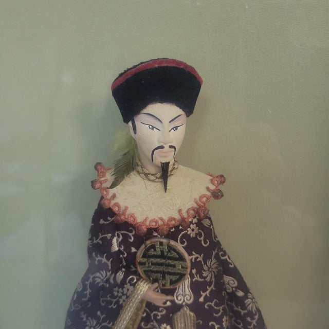 Ornamental & Decorative Materials Pair of Hollywood Regency Chinoiserie Figural Shadowboxes in Faux Bamboo Gilt Frames, C. 1970s For Sale - Image 7 of 8