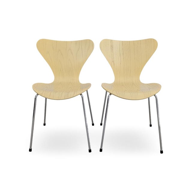 Vintage Series 7 Chairs by Arne Jacobsen for Fritz Hansen, Set of 2 For Sale - Image 10 of 10
