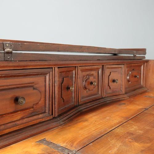 17th Century Baroque Walnut Canterano For Sale - Image 4 of 15