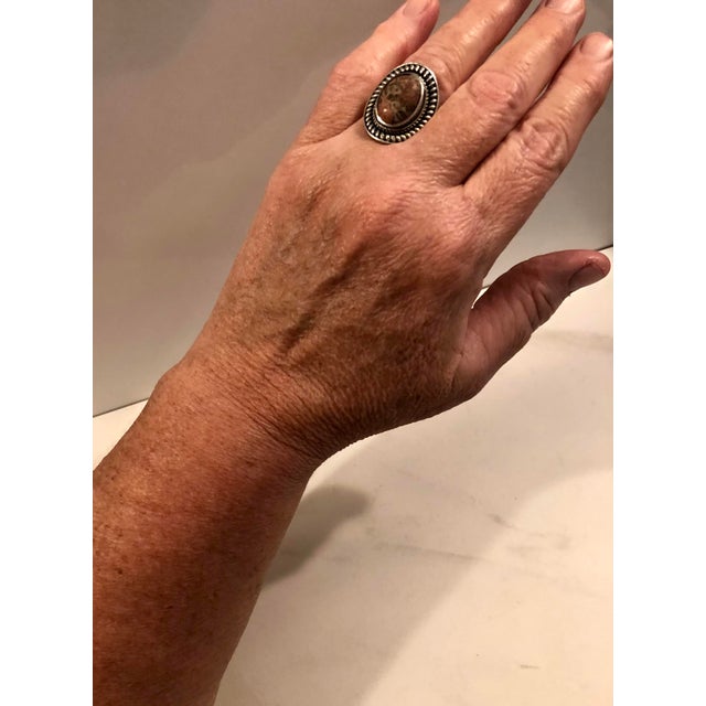 Brick Red Vintage Agate Sterling Ring With Rope Detail (Size 8.75) For Sale - Image 8 of 11